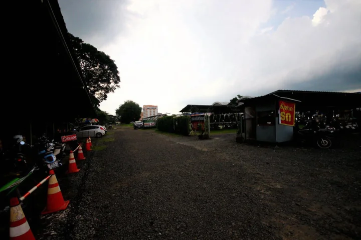 Бури Рам: Jaroensin Place