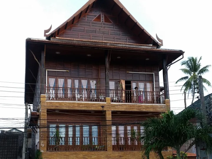 Кату: Beau and Blonde House Kamala