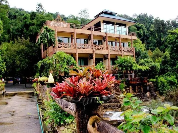 Та Кат Нгау: Baansuanrudee Resort