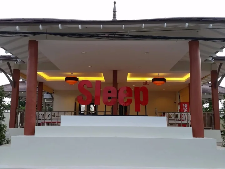 Сураттхани: Sleep Hotel