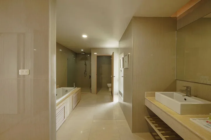 Самутсакхон: Jolly Suites Petkasem