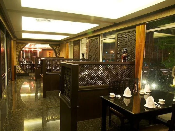 Самутсакхон: Jolly Suites Petkasem