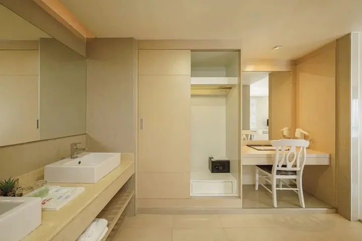 Самутсакхон: Jolly Suites Petkasem