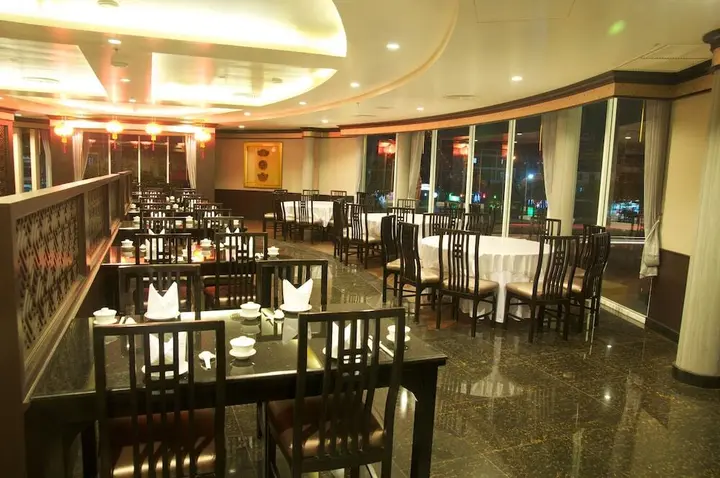 Самутсакхон: Jolly Suites Petkasem
