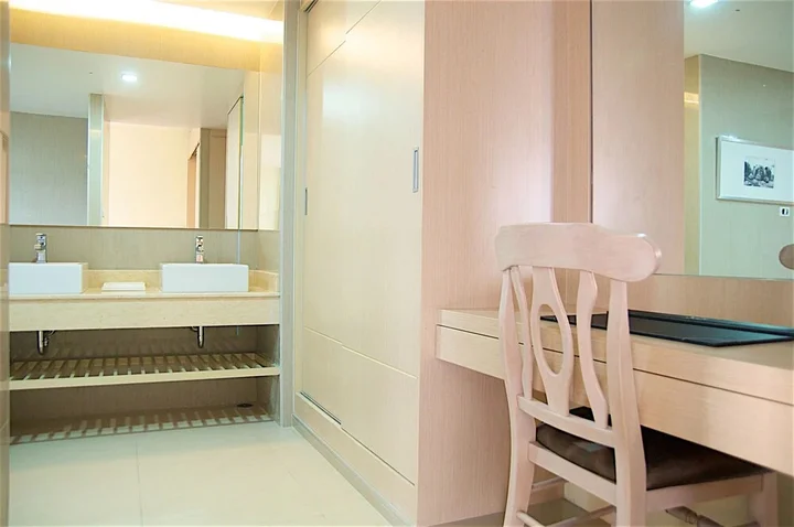 Самутсакхон: Jolly Suites Petkasem