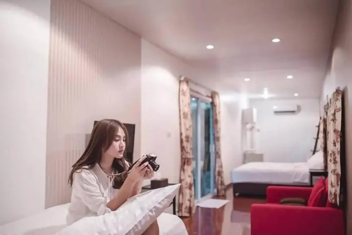 Лоэй: Crystal Box Hotel