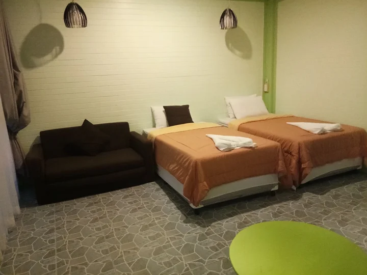 Пранбури : Front Beach Hotel