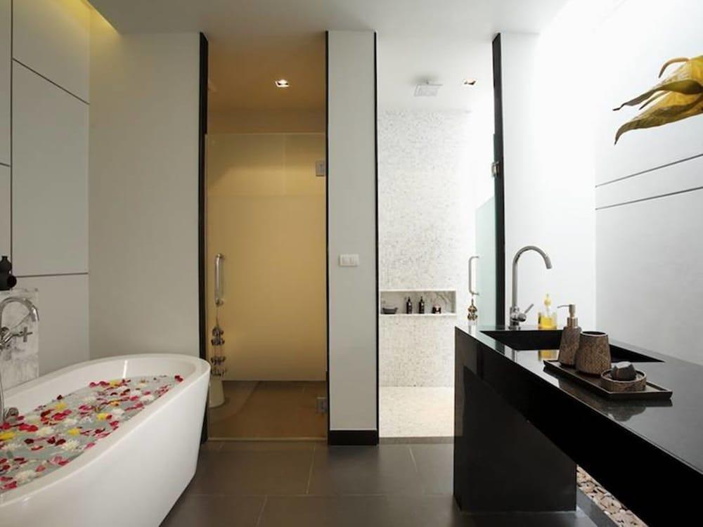 Тхаланг: Two Villas Holiday - Wings Phuket Villa Layan Beach