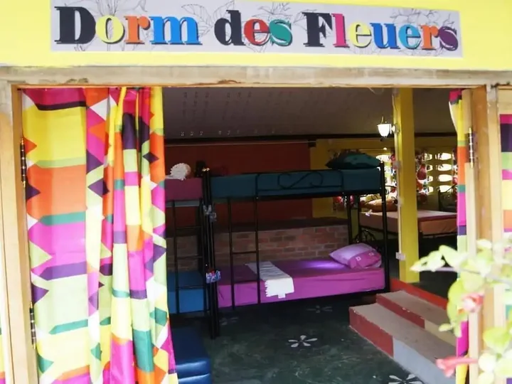 Такуа Па: Dorm Des Fleurs