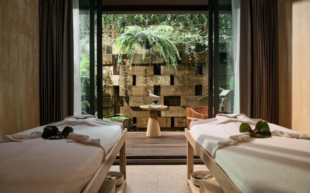 Пхукет: Dinso Resort (SHA Plus+)