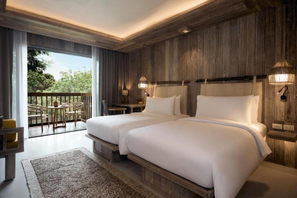 Пхукет: Dinso Resort (SHA Plus+)