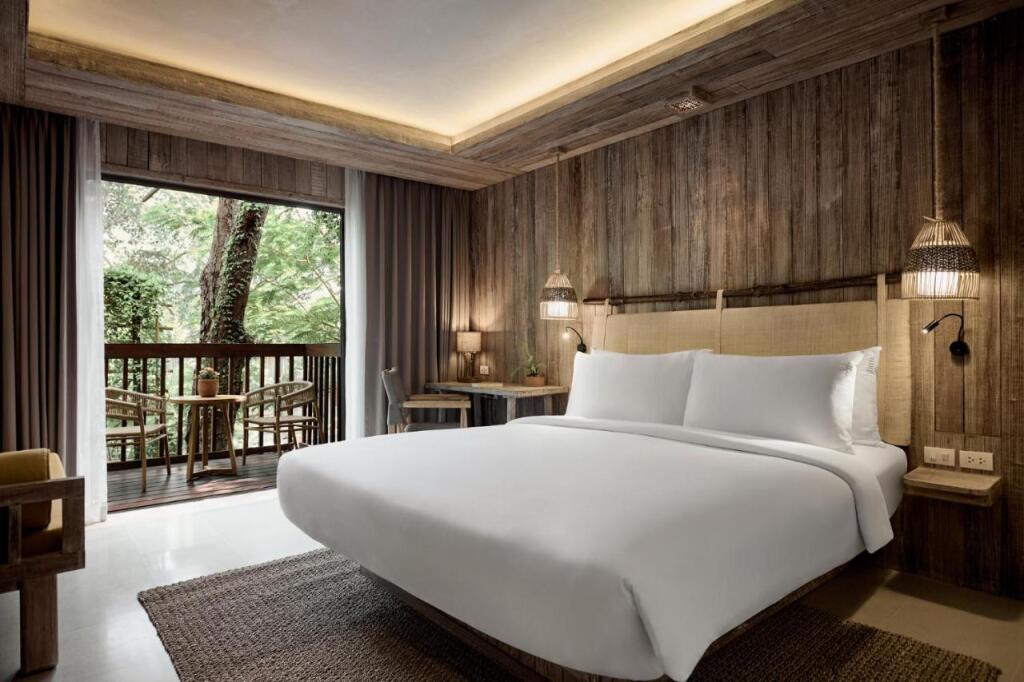 Пхукет: Dinso Resort (SHA Plus+)