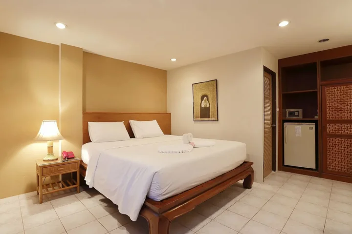 Кату: Summer Breeze Hotel