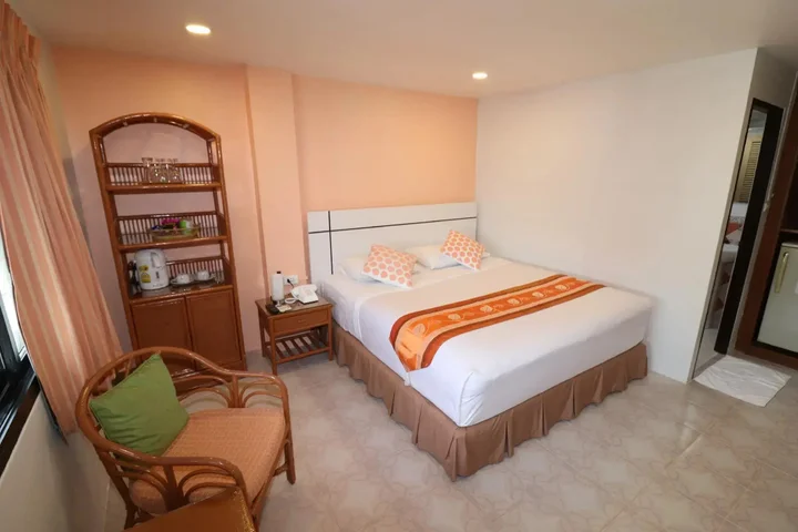 Кату: Summer Breeze Hotel