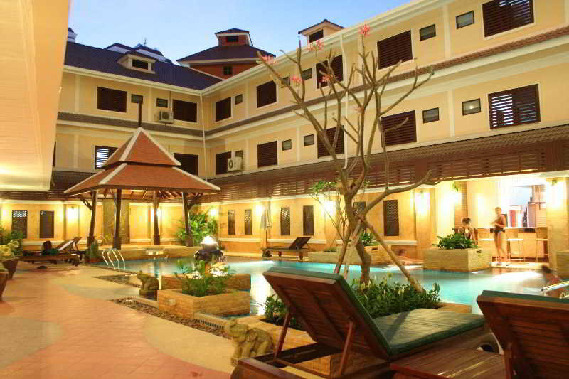 Паттайя: Aiyaree Place Hotel