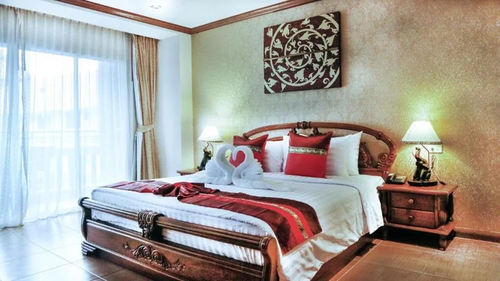 Паттайя: Aiyaree Place Hotel