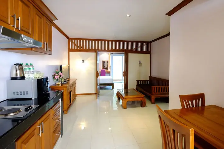 Паттайя: Aiyaree Place Hotel