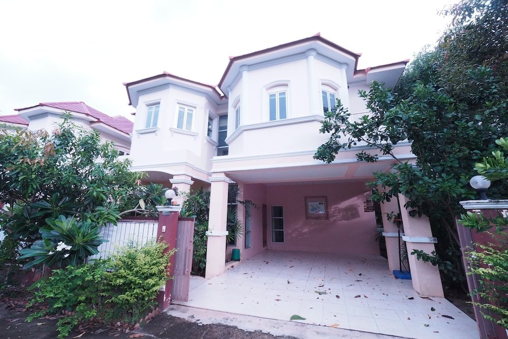 Аюттхая: Kamalar Palace Retirement Village
