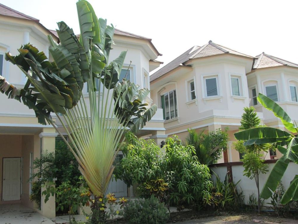 Аюттхая: Kamalar Palace Retirement Village