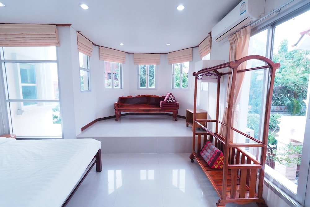 Аюттхая: Kamalar Palace Retirement Village