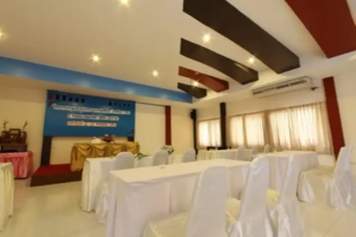 Ханом: B Square Hotel