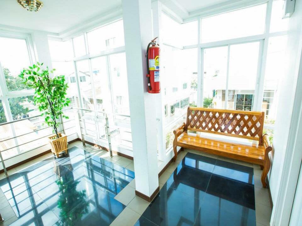 Нанг-Ронг: Thanaporn Mansion