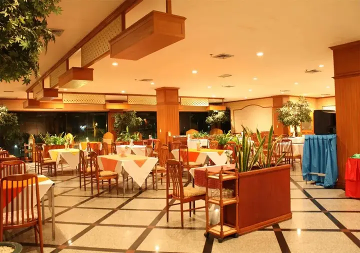 Ясотхон: JP Emerald Hotel