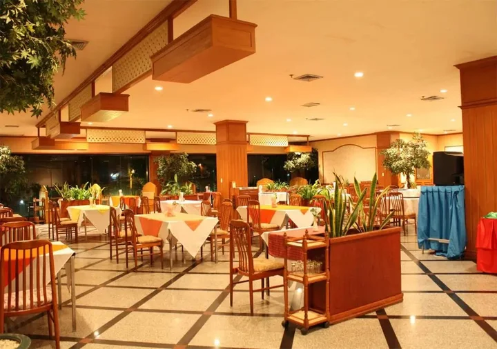 Ясотхон: JP Emerald Hotel