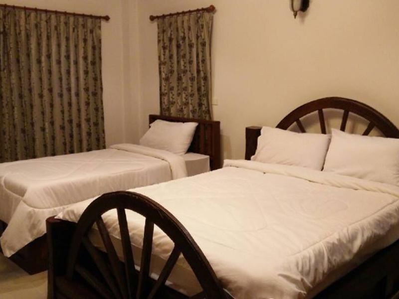 Маха Сарахам: Tong Hotel