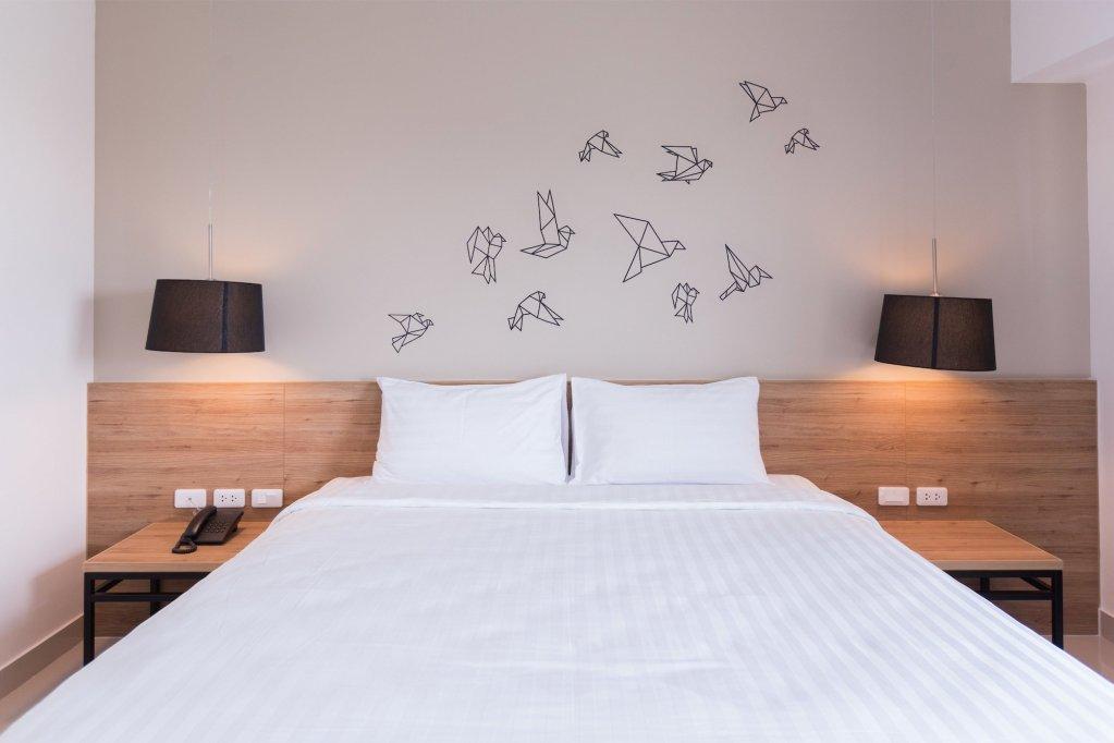 Бангкок: The Journey Hotel