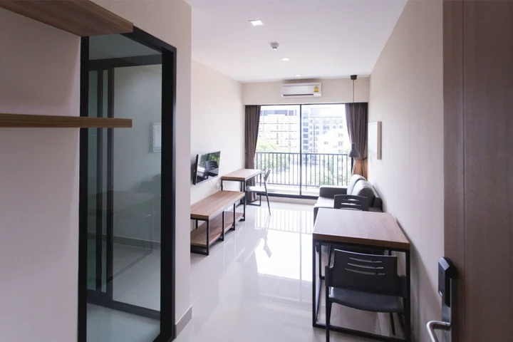 Бангкок: The Journey Hotel