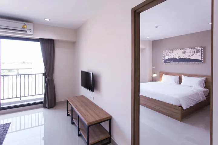 Бангкок: The Journey Hotel