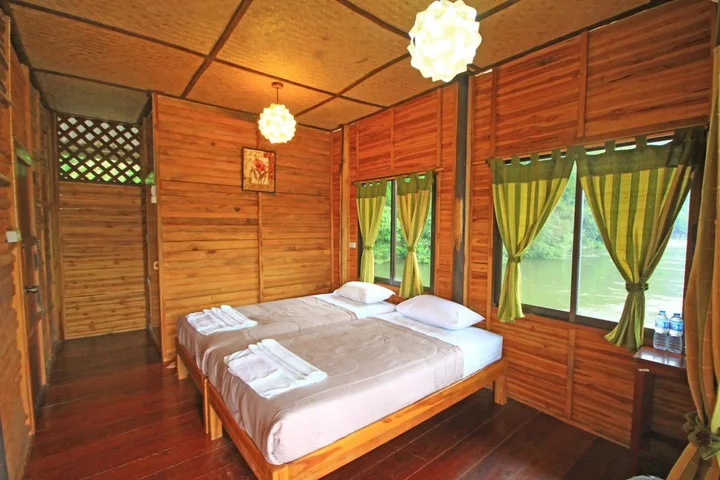 Сай Йок: River Kwai Jungle view