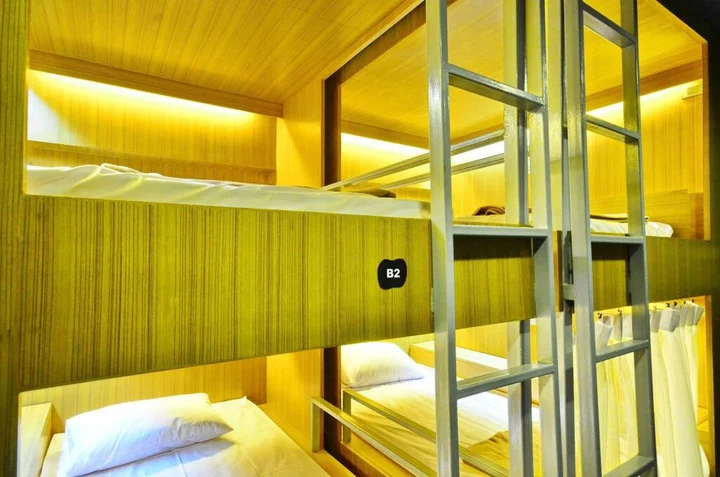 Бангкок: The neighbor hoot hostel & cafe