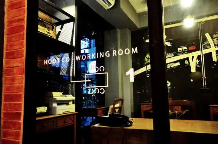 Бангкок: The neighbor hoot hostel & cafe