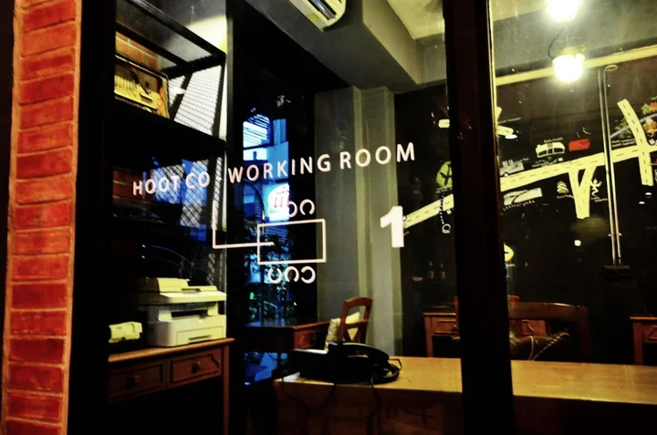 Бангкок: The neighbor hoot hostel & cafe