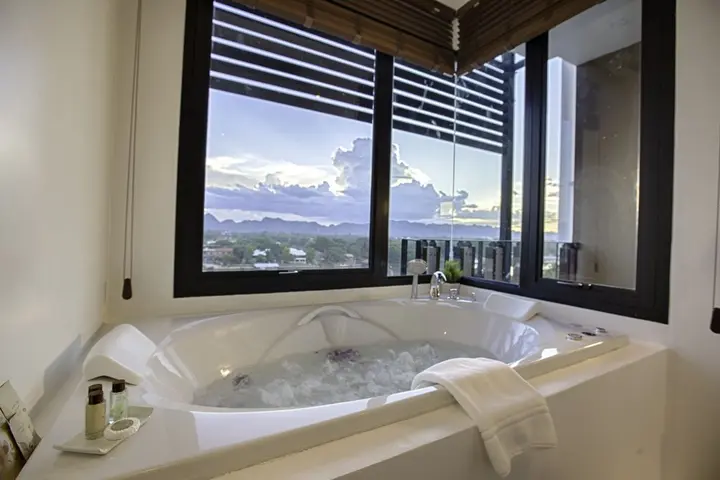 Канчанабури: Natee The Riverfront Hotel Kanchanaburi