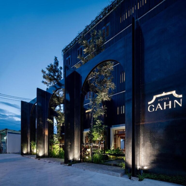 Као Лак: Hotel Gahn