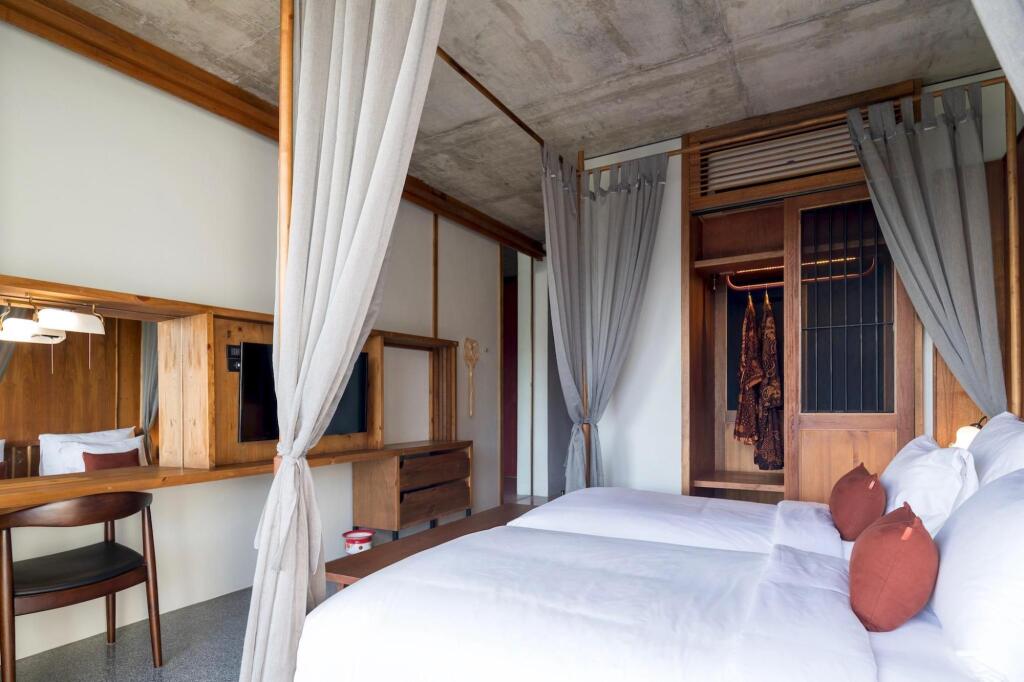 Као Лак: Hotel Gahn