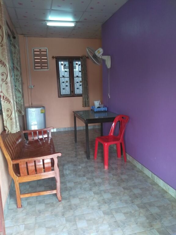 Нанг-Ронг: Ruenmai Homestay Lahansai