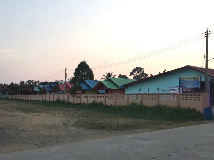 Нанг-Ронг: Ruenmai Homestay Lahansai