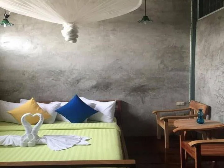Столичный район Чантхабури: At Rimnam Chan Hostel