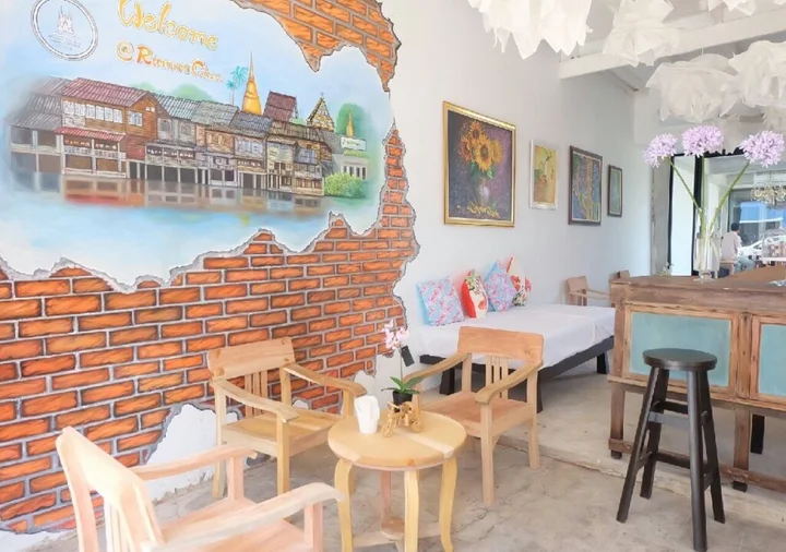 Столичный район Чантхабури: At Rimnam Chan Hostel