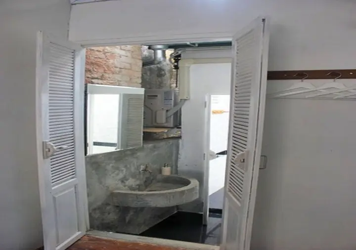 Столичный район Чантхабури: At Rimnam Chan Hostel