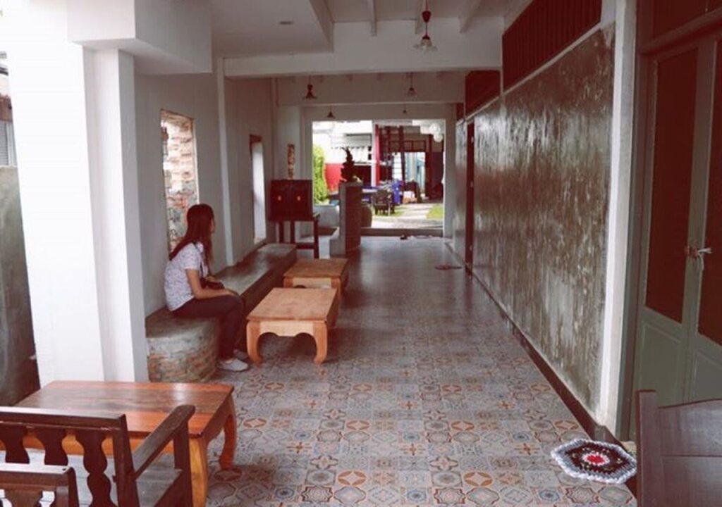 Столичный район Чантхабури: At Rimnam Chan Hostel