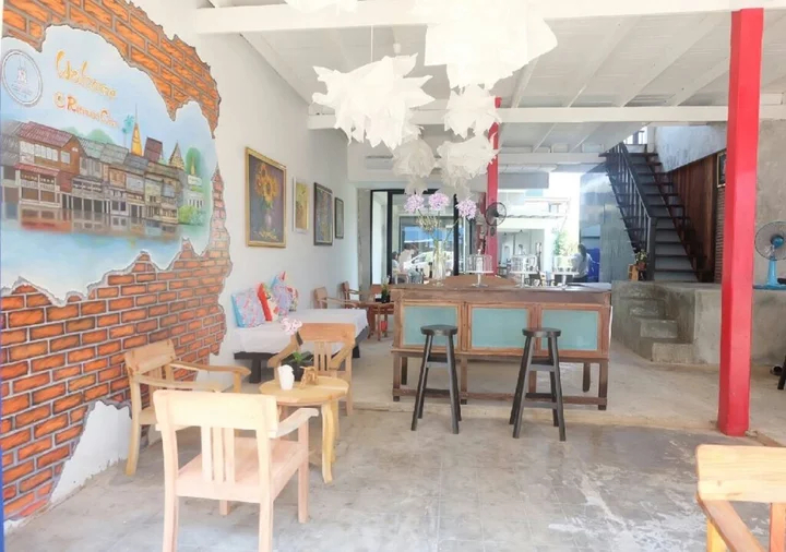 Столичный район Чантхабури: At Rimnam Chan Hostel