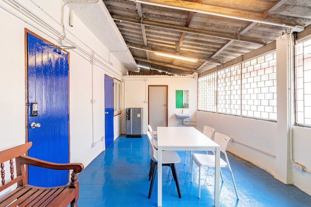 Бангкок: Moong Samyan Hostel and Gallery