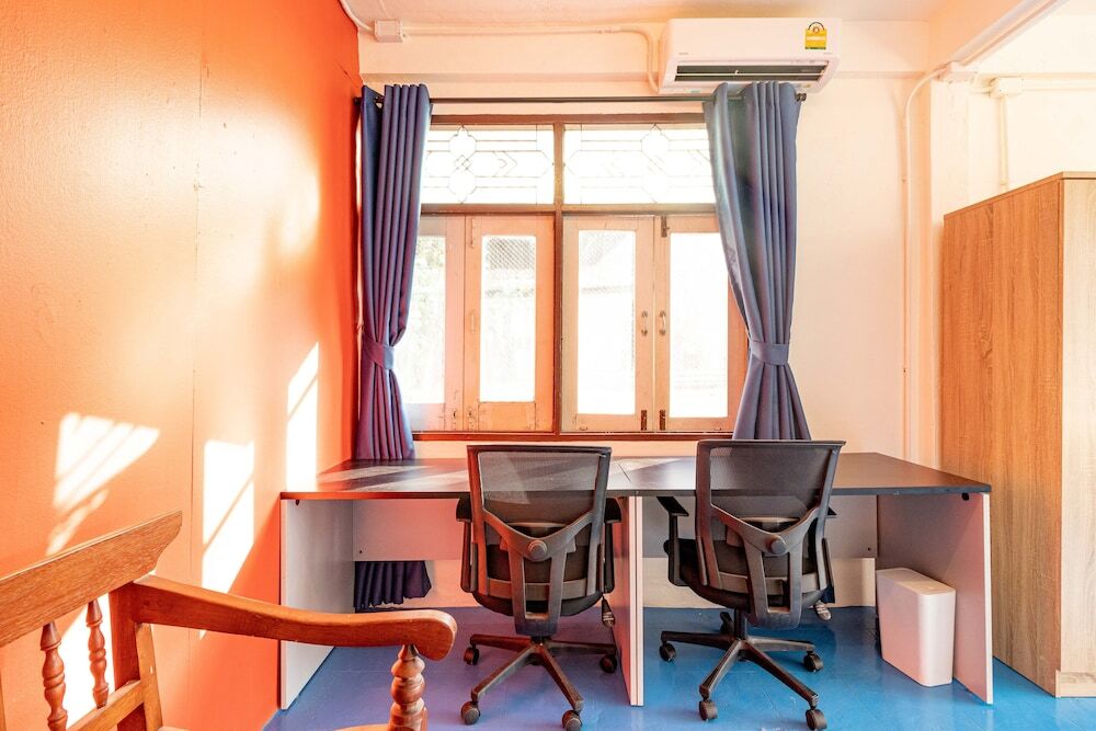 Бангкок: Moong Samyan Hostel and Gallery