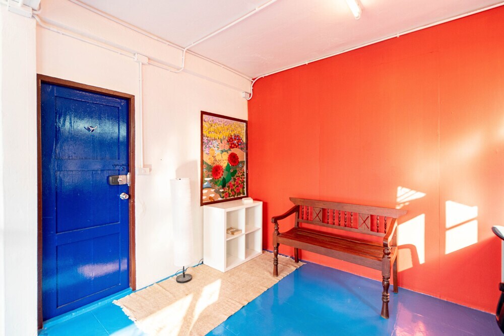 Бангкок: Moong Samyan Hostel and Gallery