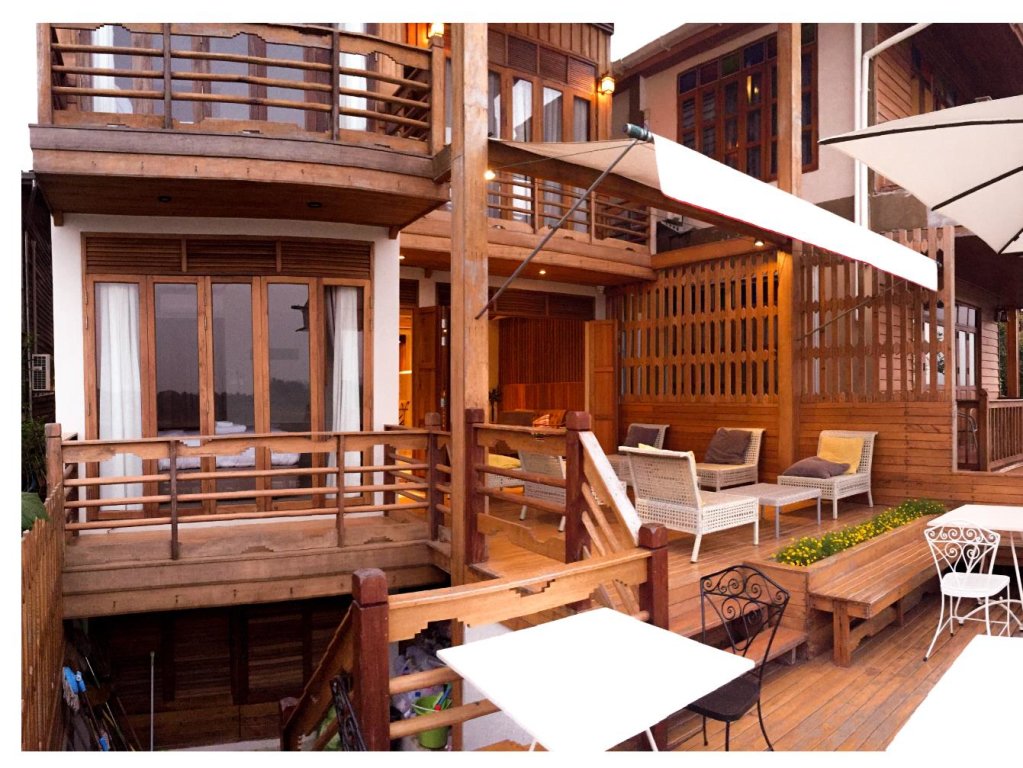 Чианг-Хан: With A View Hotel @ Chiangkhan